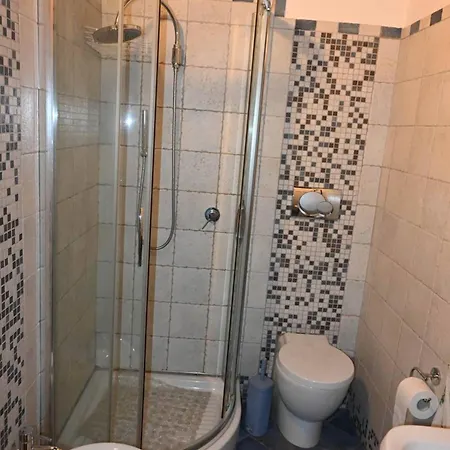 Penelope 2 Bedroom 아파트 *